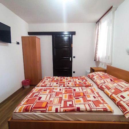 Hotel Viktoria Panzio Zamárdi Extérieur photo