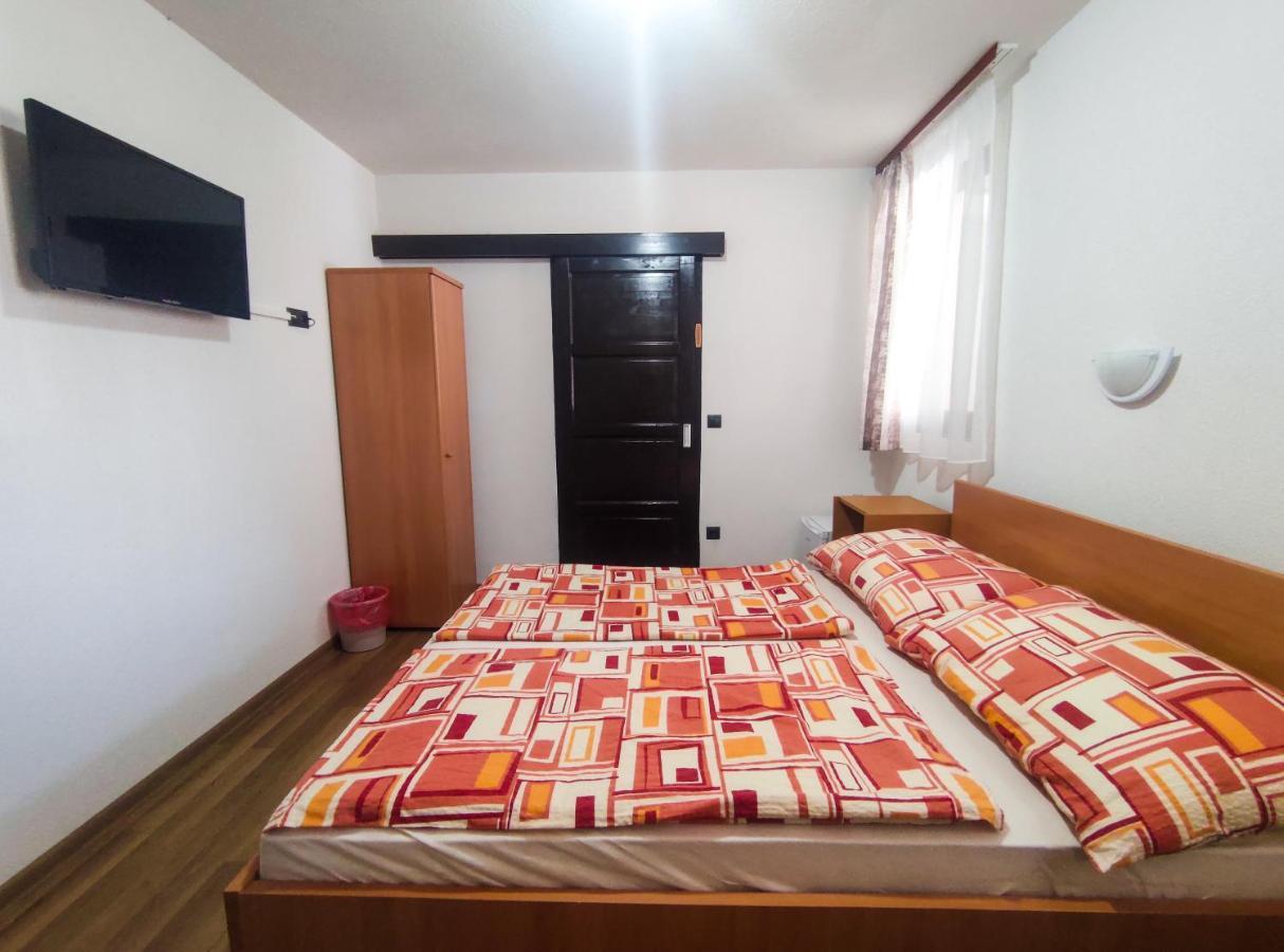 Hotel Viktoria Panzio Zamárdi Extérieur photo