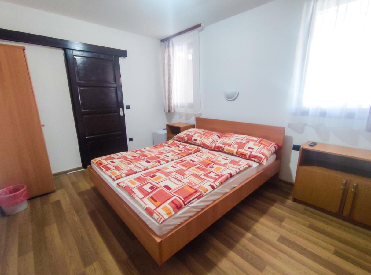 Hotel Viktoria Panzio Zamárdi Extérieur photo
