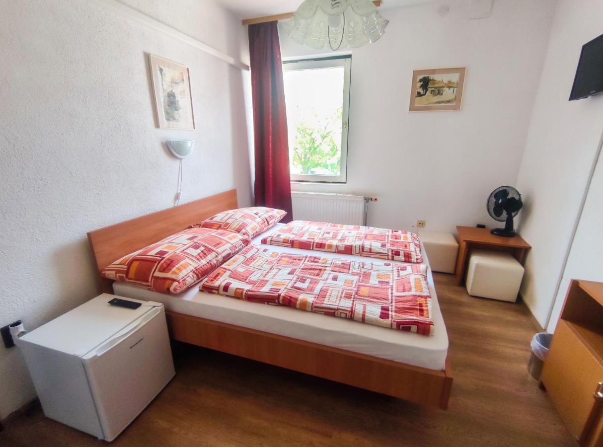 Hotel Viktoria Panzio Zamárdi Extérieur photo