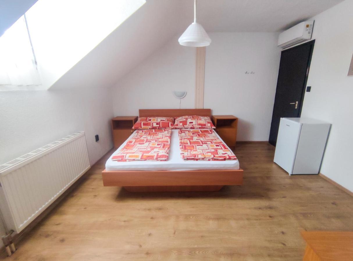 Hotel Viktoria Panzio Zamárdi Extérieur photo