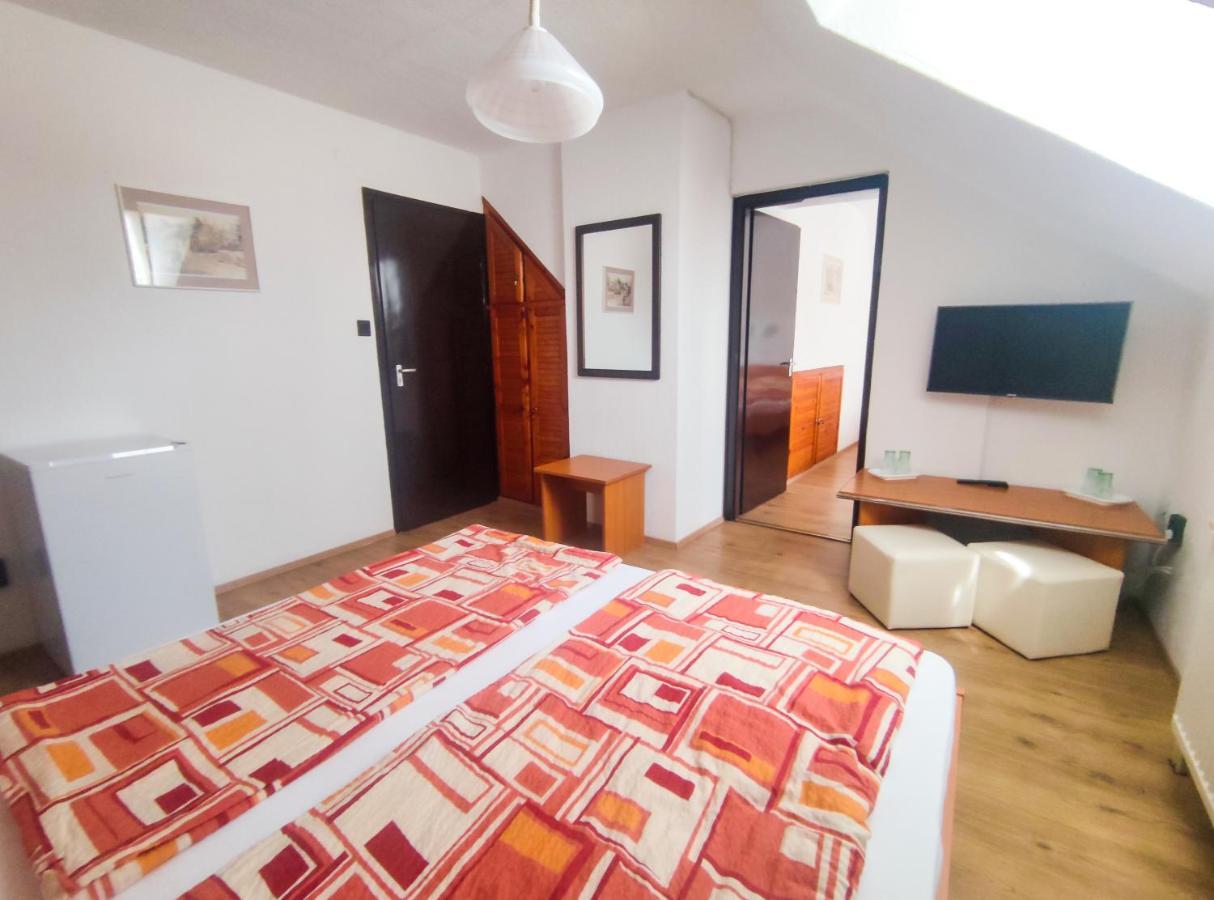 Hotel Viktoria Panzio Zamárdi Extérieur photo