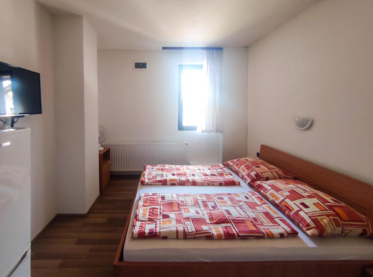 Hotel Viktoria Panzio Zamárdi Extérieur photo