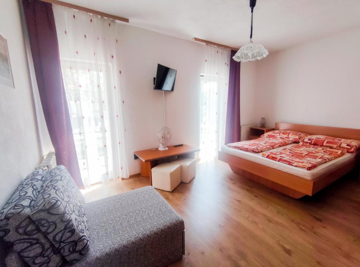 Hotel Viktoria Panzio Zamárdi Extérieur photo