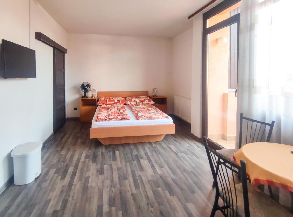 Hotel Viktoria Panzio Zamárdi Extérieur photo