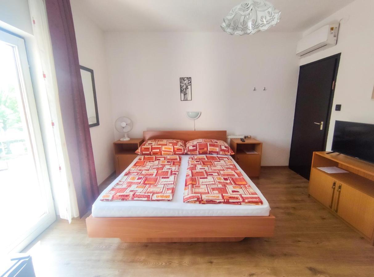 Hotel Viktoria Panzio Zamárdi Extérieur photo