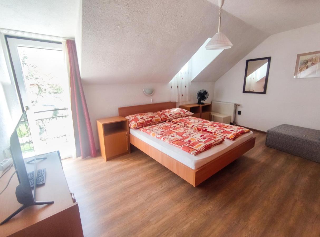 Hotel Viktoria Panzio Zamárdi Extérieur photo