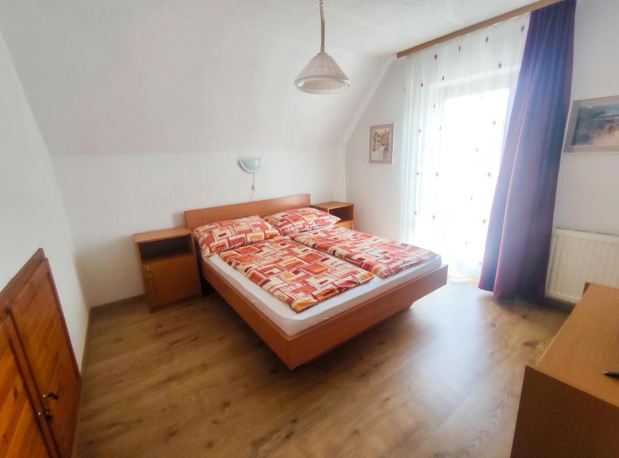 Hotel Viktoria Panzio Zamárdi Extérieur photo