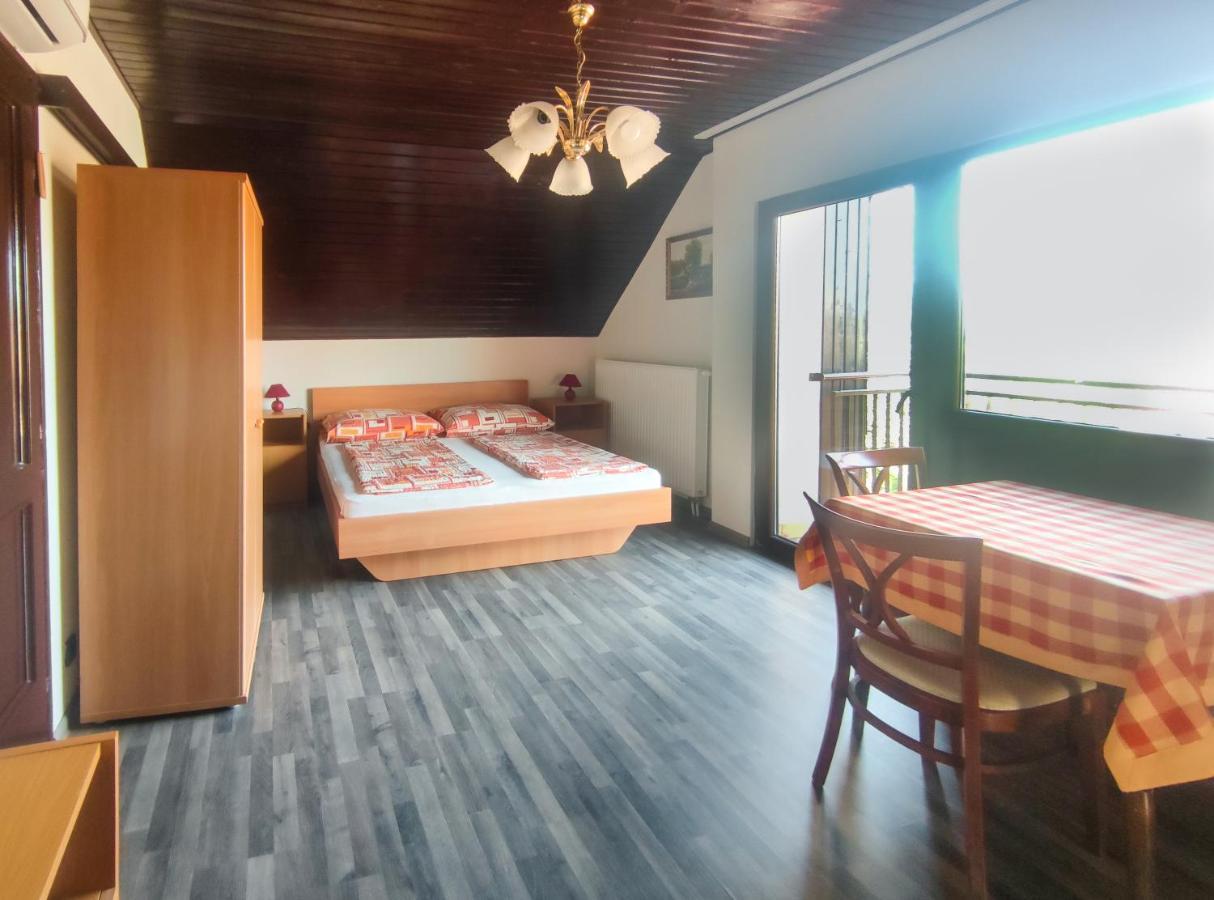 Hotel Viktoria Panzio Zamárdi Extérieur photo
