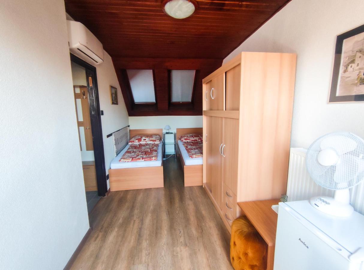 Hotel Viktoria Panzio Zamárdi Extérieur photo