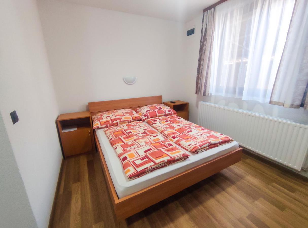 Hotel Viktoria Panzio Zamárdi Extérieur photo