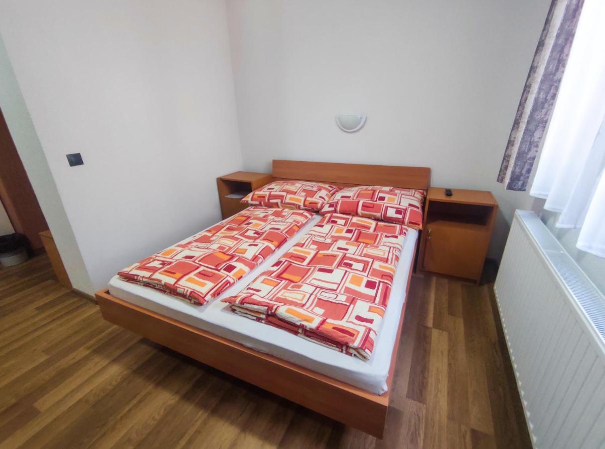 Hotel Viktoria Panzio Zamárdi Extérieur photo