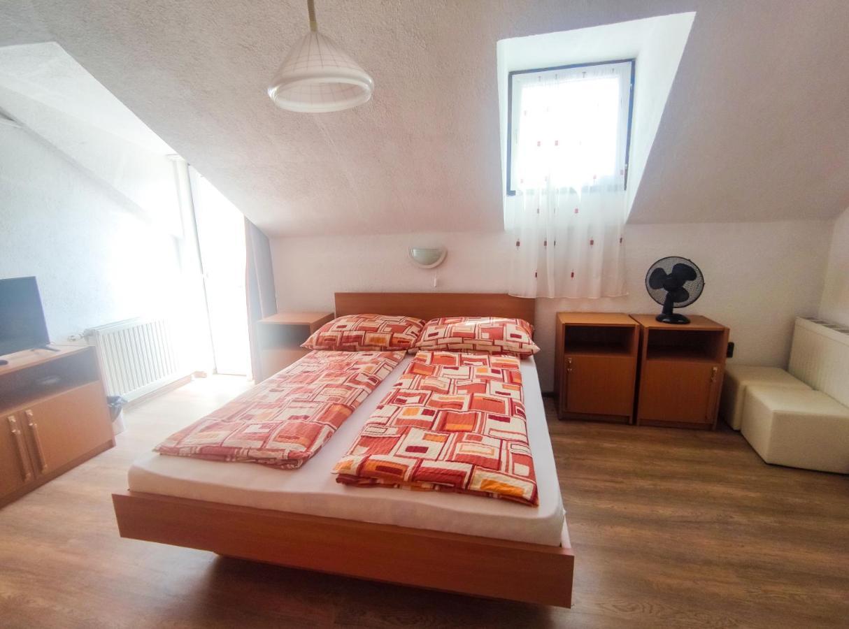 Hotel Viktoria Panzio Zamárdi Extérieur photo