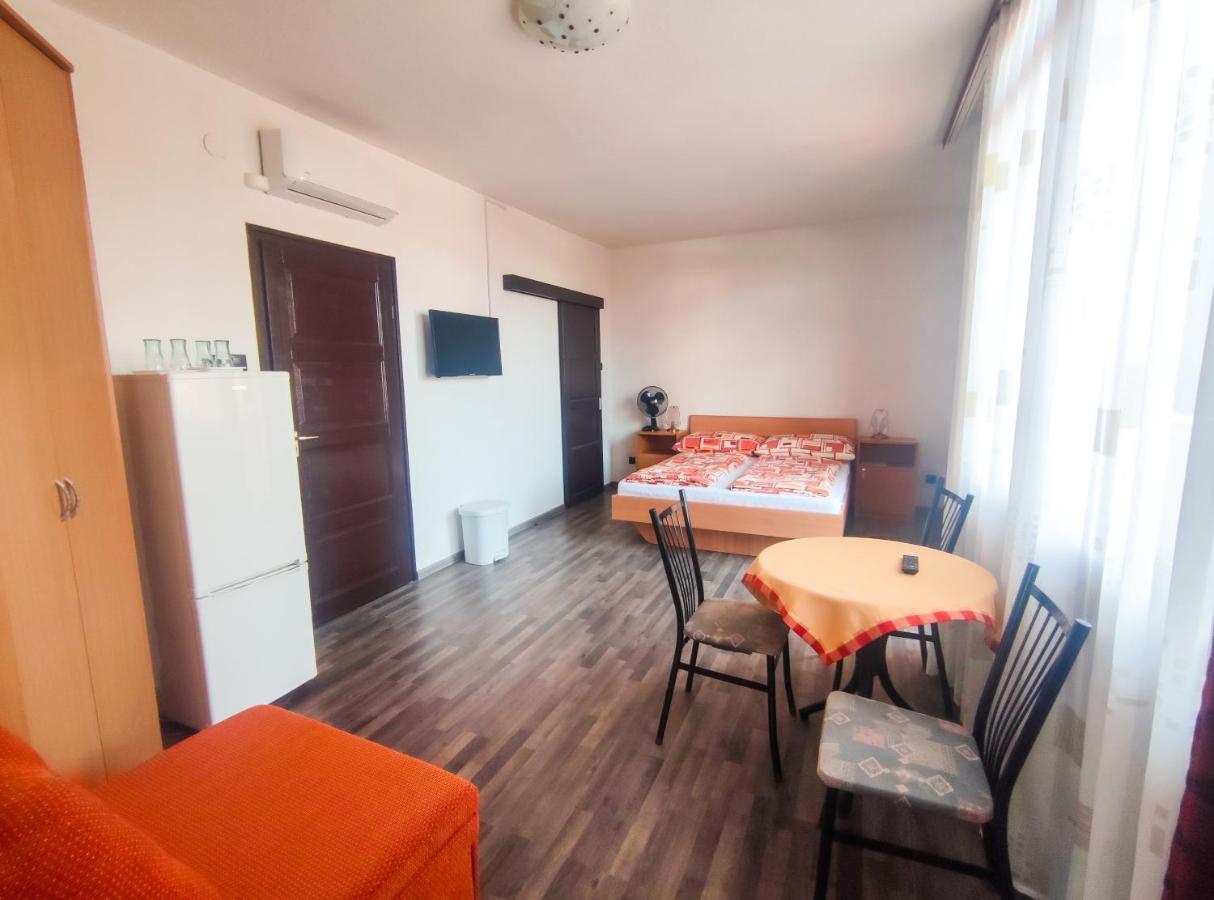 Hotel Viktoria Panzio Zamárdi Extérieur photo