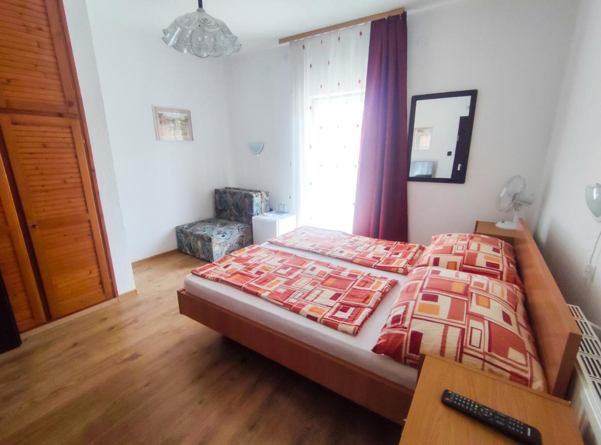 Hotel Viktoria Panzio Zamárdi Extérieur photo