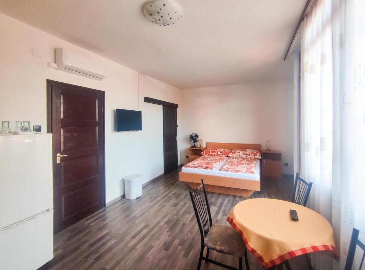 Hotel Viktoria Panzio Zamárdi Extérieur photo