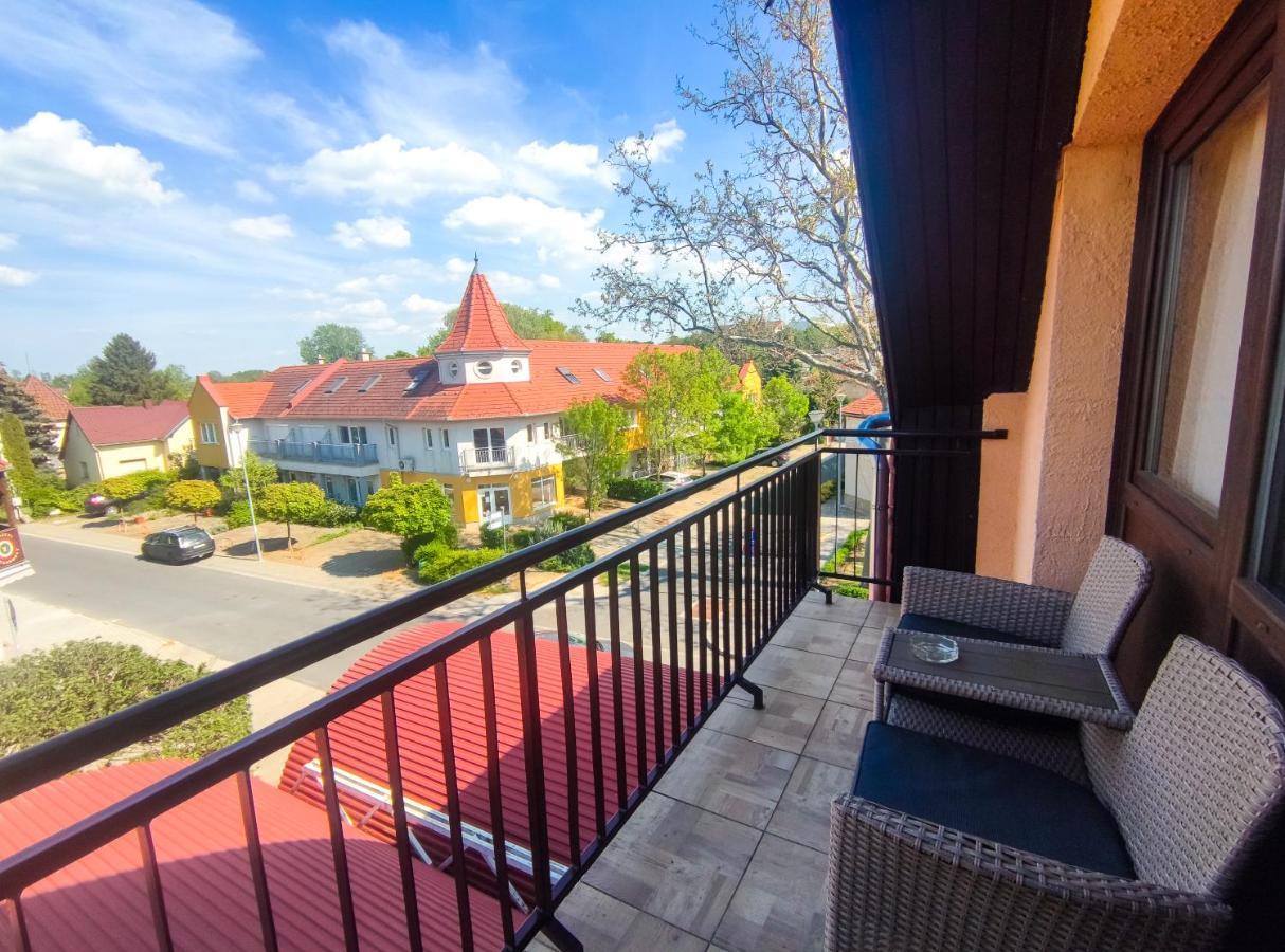 Hotel Viktoria Panzio Zamárdi Extérieur photo