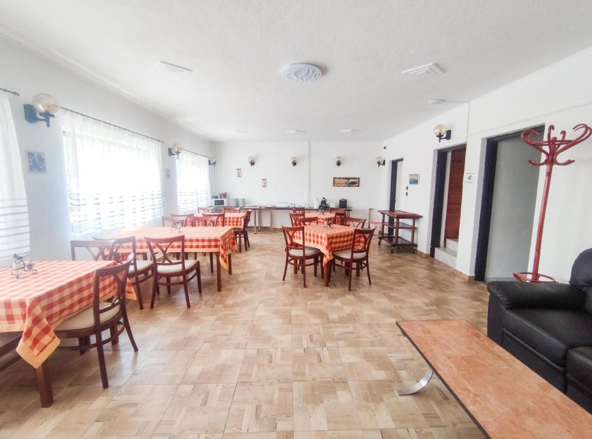 Hotel Viktoria Panzio Zamárdi Extérieur photo
