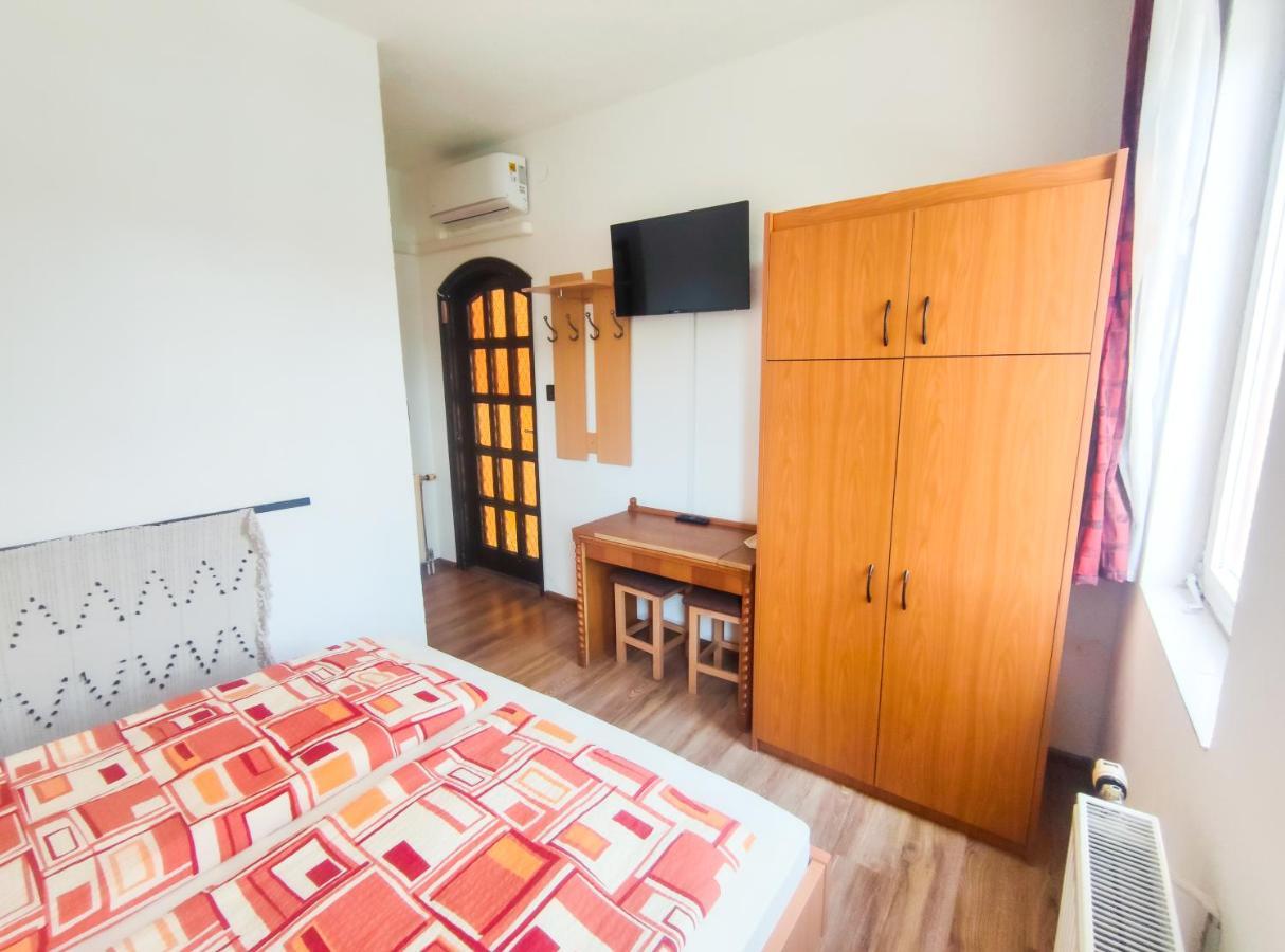 Hotel Viktoria Panzio Zamárdi Extérieur photo