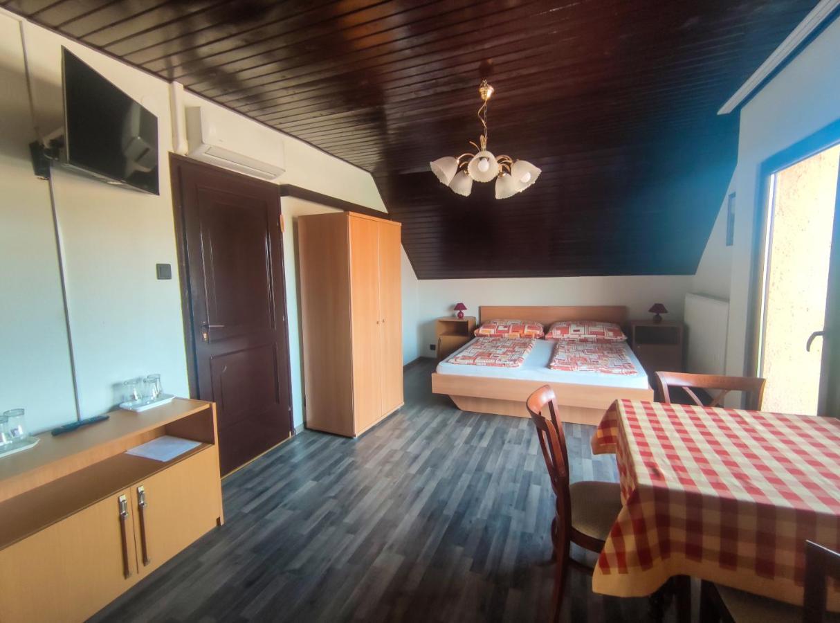 Hotel Viktoria Panzio Zamárdi Extérieur photo